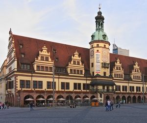 „Altes Rathaus Leipzig 2013“ von Appaloosa über Wikimedia Commons