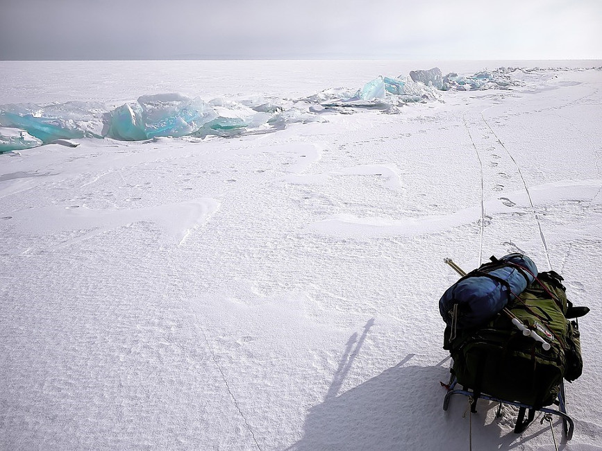 Schlitten fahren im Winter macht Spaß