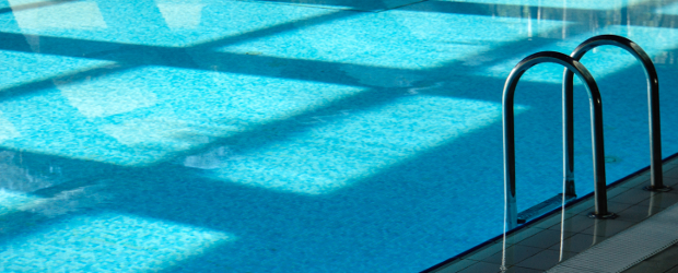 Schwimmbecken (Foto: Rainer Sturm / pixelio.de)