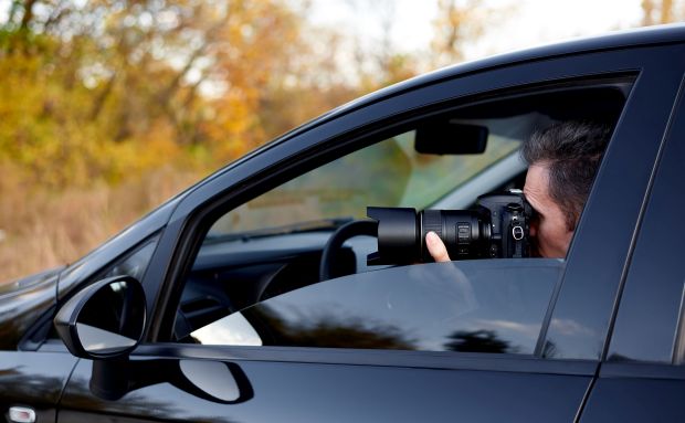 Detektiv Arbeit im Auto